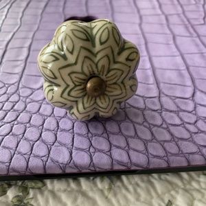 Ceramic Knobs ~ 6 pcs